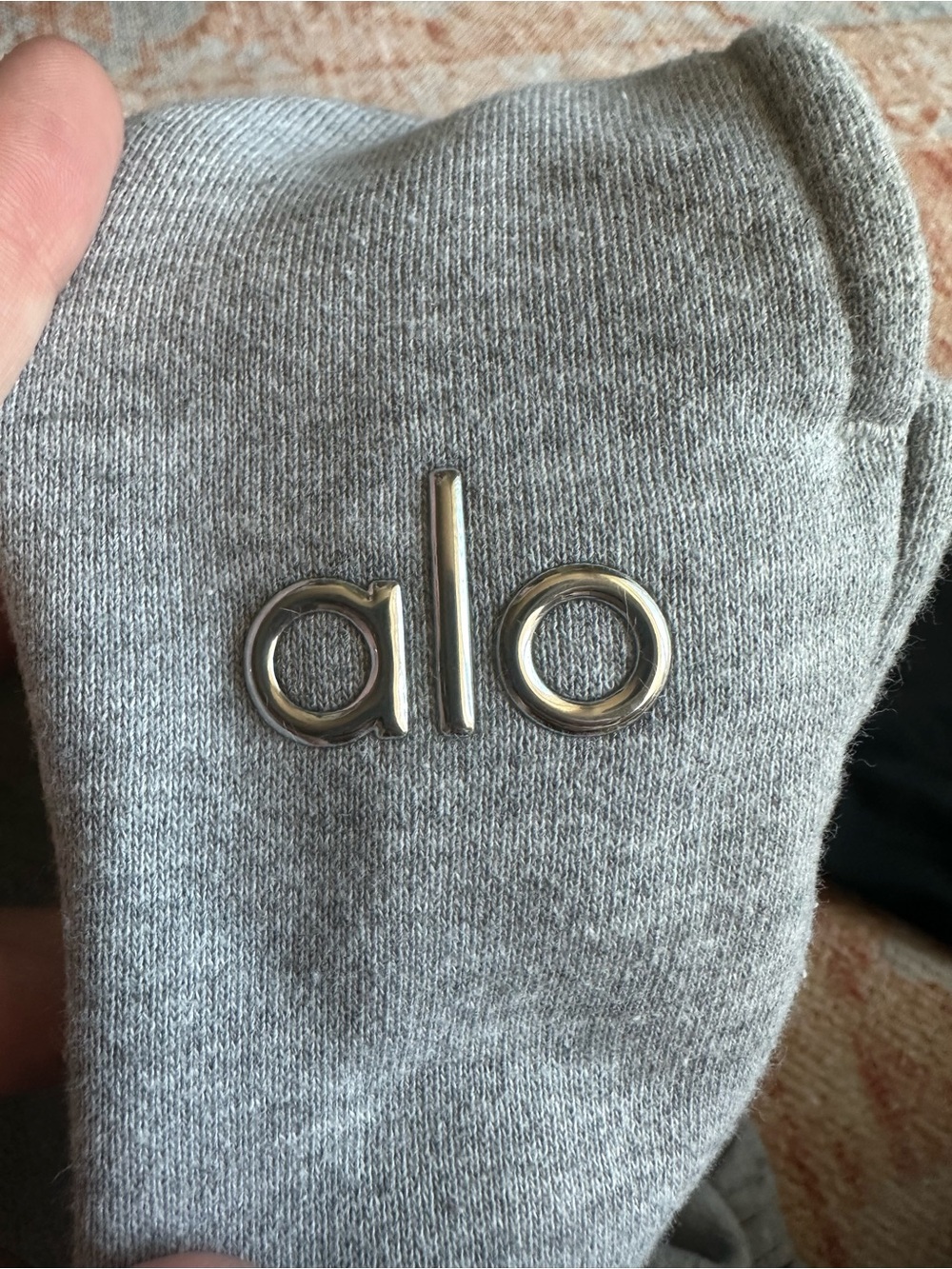 Alo Accolade sweatpant in athletic Heather grey fits like a small oversized - Picture 5 of 10